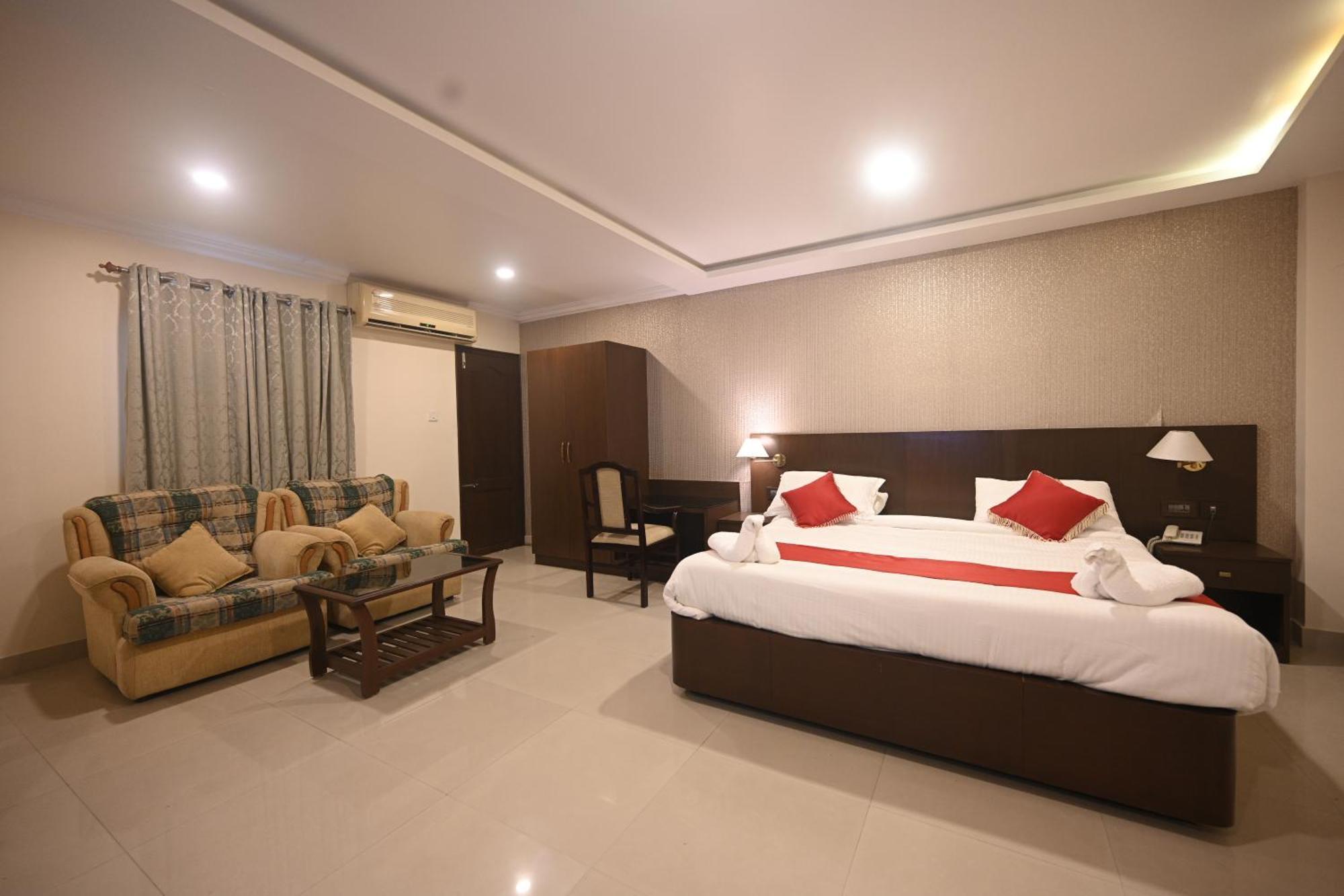 Hotel Bhagavath Gardens Chengannur Exterior photo